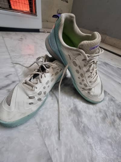 Badminton shoes