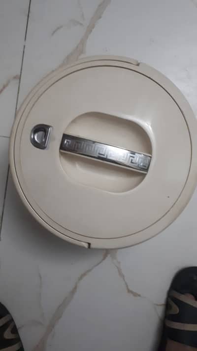 1 small and 1 medium Hot pot / food warmer