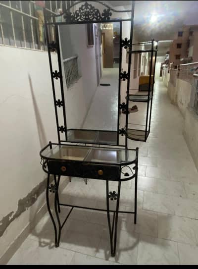 Rod iron dressing table