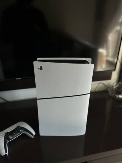 Ps5 Slim 1Tb with 3 games including: FC24, Uncharted and gta 5