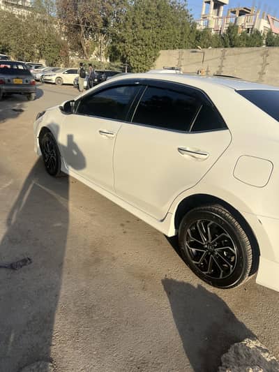 Corolla grinde black interior