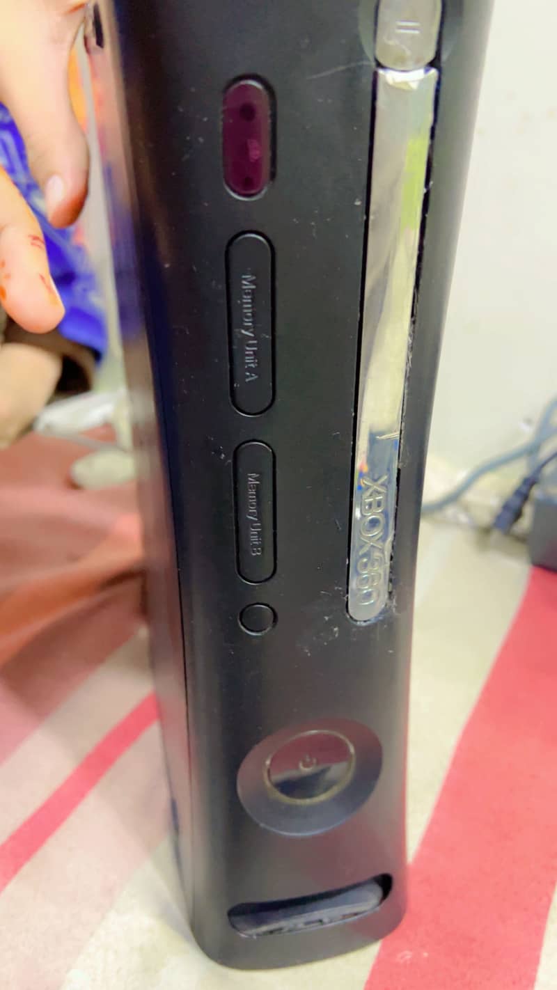 xbox360 high perfomance gaming and 80+games with remotes &data cable 1