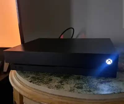 Xbox One X 4k Jailbreak Almost New 2 controller