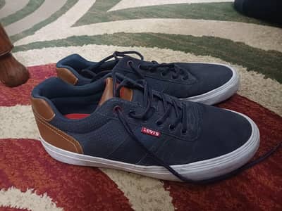Levis Shoes Like New Size UK 8.5