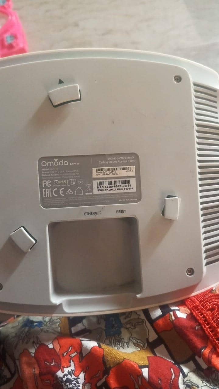 Tp link EAP110 ceiling router/ap 2