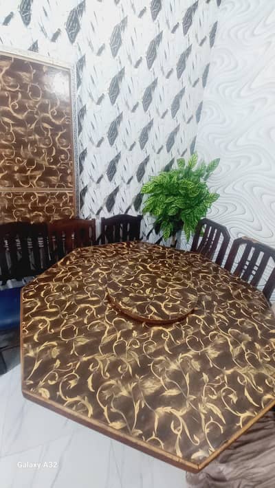 wodden dinning table with 10 chairs دس کرسیوں والا لکڑی کا ڈائننگ ٹیبل