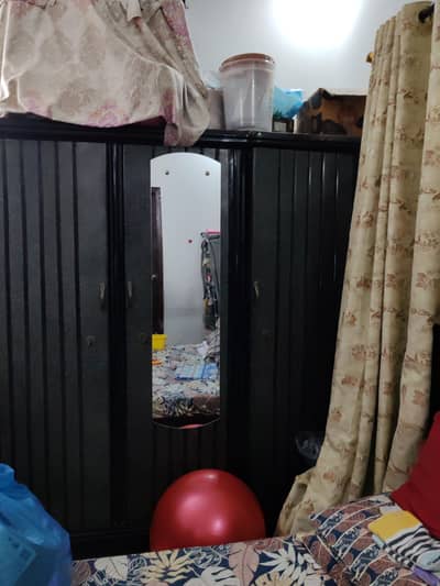 metal cupboards 3 + 2 (with mirror)