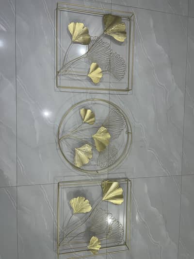 Showpiece To Hang On Wall