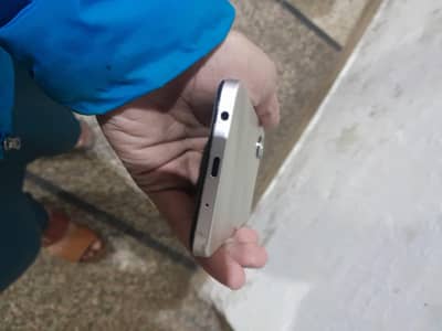 box and charger available ram 4+4 rom128