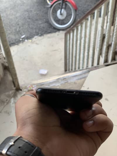 I phone 7 non pta . 32 gB battery health 80 condition 10.8