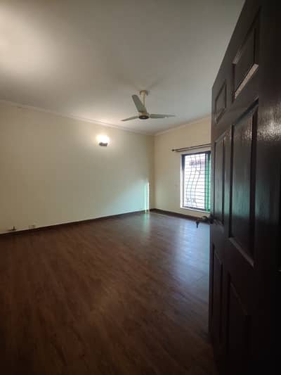 10 Marla 4 Bed House For Rent In Askari 10