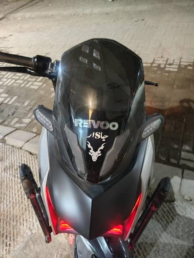 Revoo E52 For sell