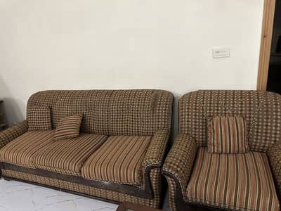 solid wooden 5 seater