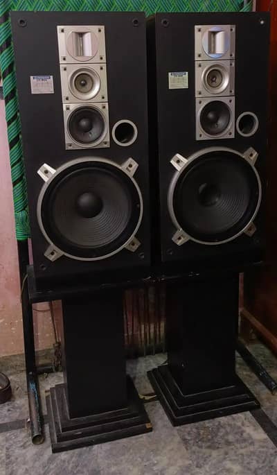 Pioneer sound system . . . 03026643347