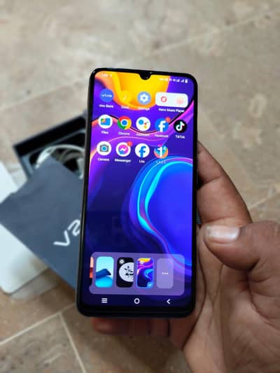 Vivo v20 8 GB ram 128 GB memory Call and WhatsApp 03360677190