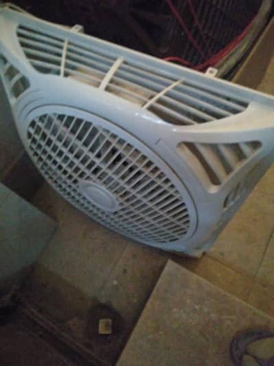 Royal bracket fan with remote