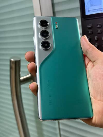 tacno comon 40pro just 25 days use