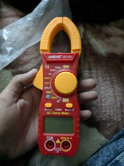 Digital Clamp Meter