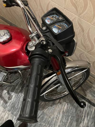 Honda 125 in23 model new condition 10 by 10