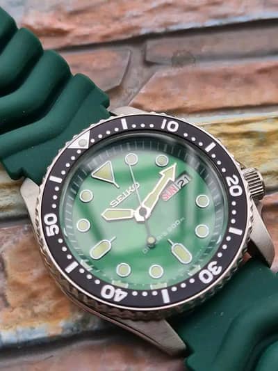Seiko SKX013 Scuba Diver Mod Green Sunbrust dial with Black Bezel