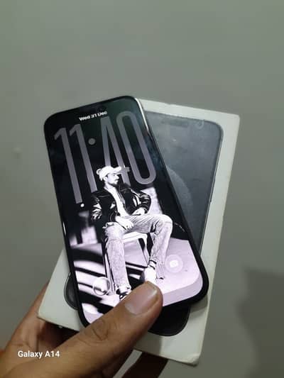 iPhone 15 pro with box (jv)
