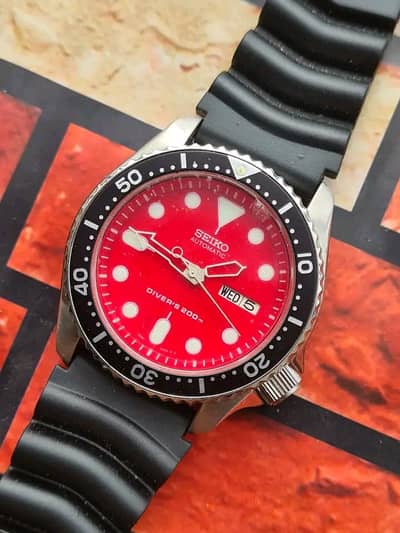 Seiko SKX007 Scuba Diver Mod Red dial with Black Bezel