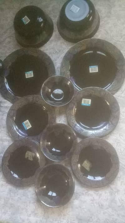 black dinner set