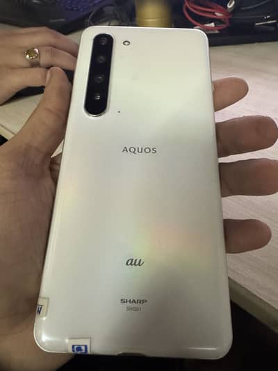 Aquos r5g