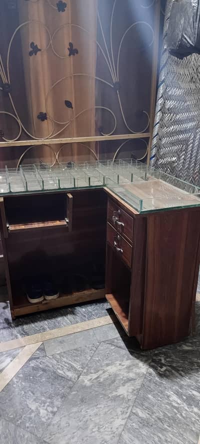Shop Counter with (Free Glass Rackes)