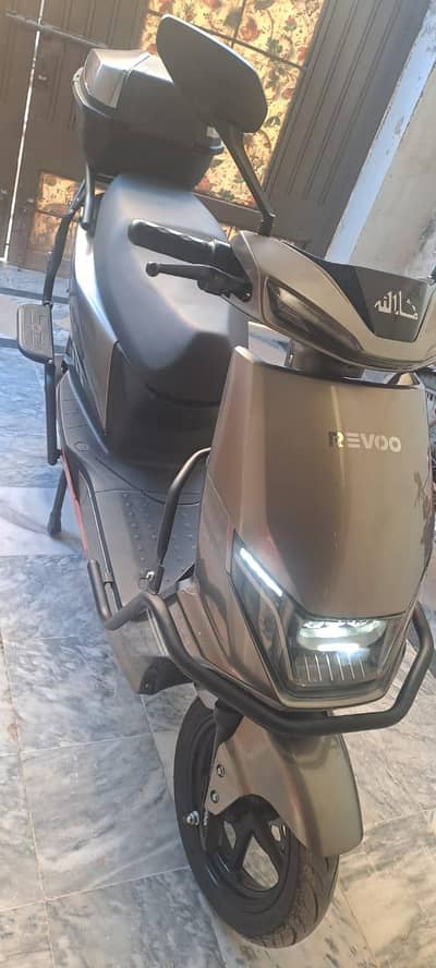 Revoo Scooty Electric