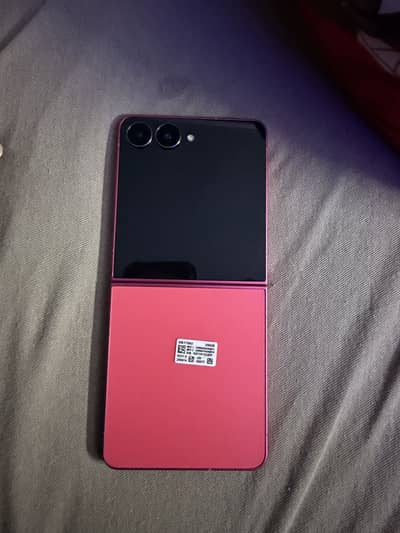 Sumsung Z Flip 7 Non PTA - Box Open