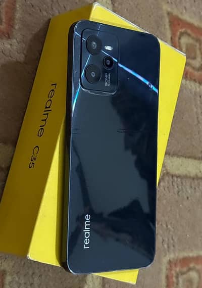 Realme C35