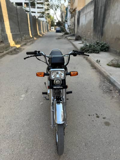 I am selling my Honda CD 70 2025 6 month