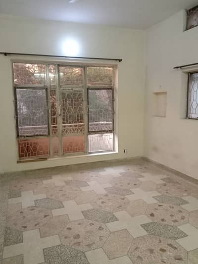 Single and independent room on ground floor for 1 bachelor/girl for rent in I-10.