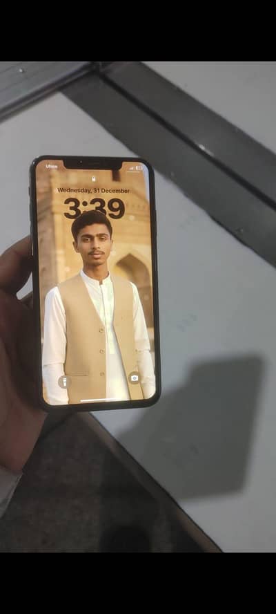 apple iphone xs max 4/64 lush condition