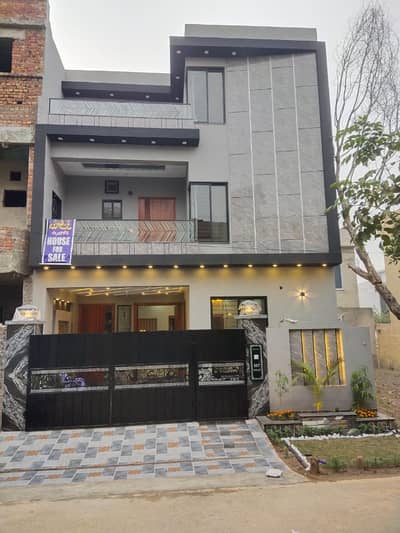 Stylish 5 Marla Designer House For Sale In Prime Location Park View City Lahore