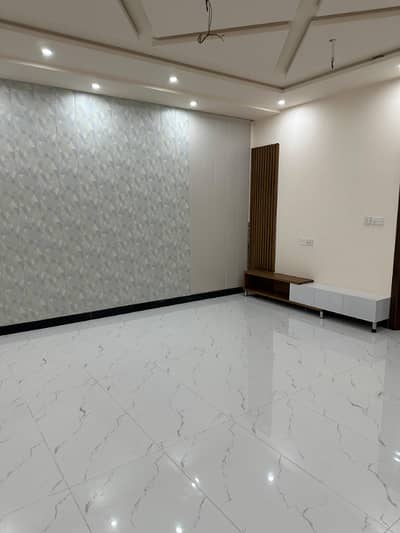 6 marla park facing house in Eden garden canal road Faisalabad