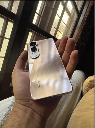 vivo v50lite 5g 12/256 10month warranty