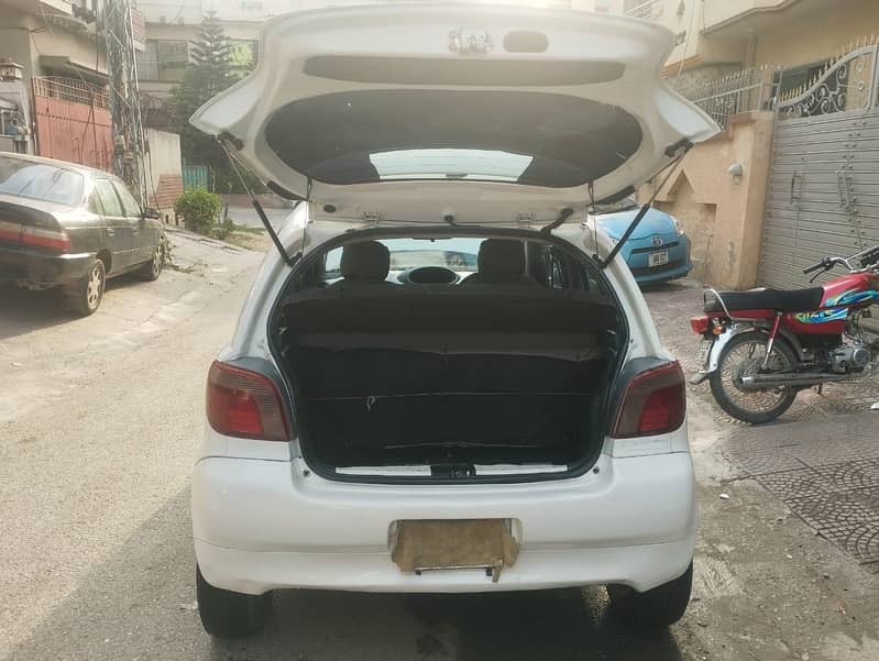 Vitz 2000 model 6