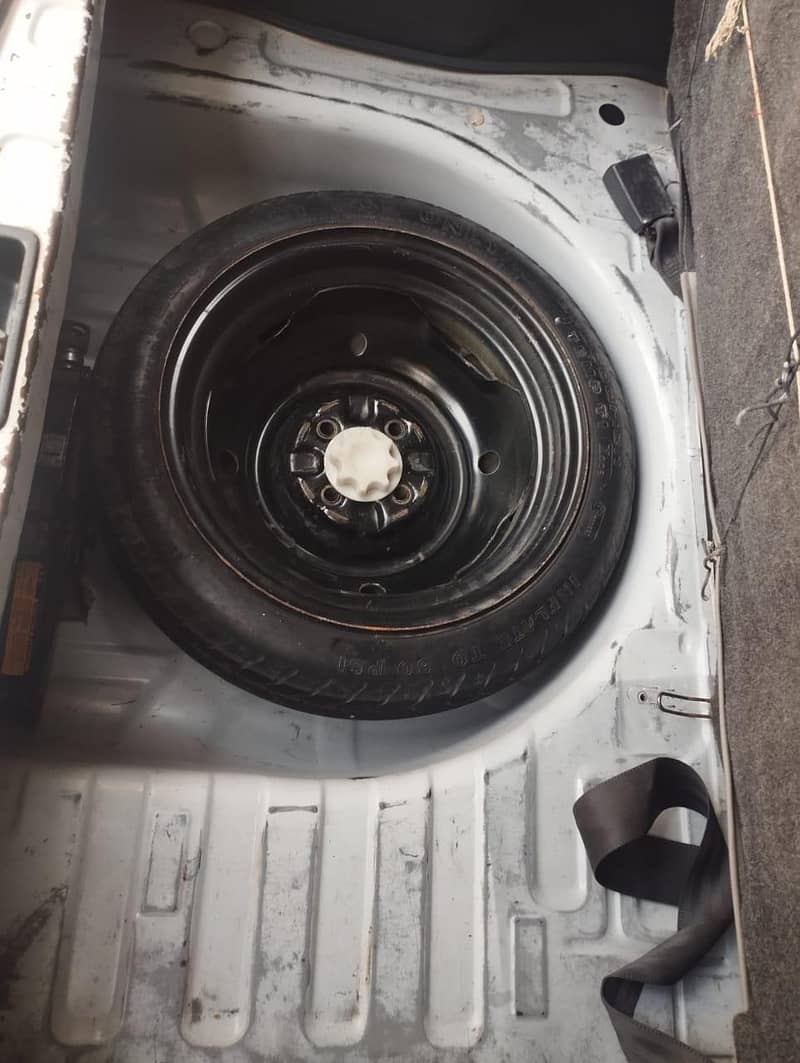 Vitz 2000 model 8