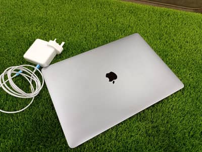 Apple Macbook Pro 2020, Apple M1 Chip, 16GB RAM,1TB SSD,10 by 10