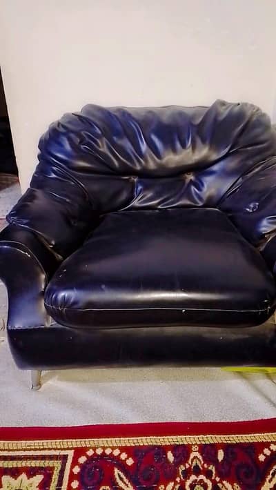 pure lather 7 seater sofa set  good condition