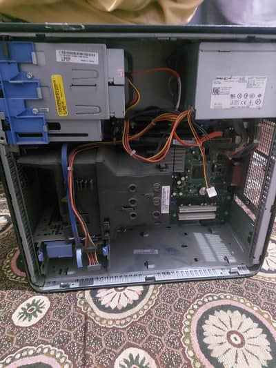 Core 2 quad (4 core processor)  , 8GB Ram, 500 Hardisk