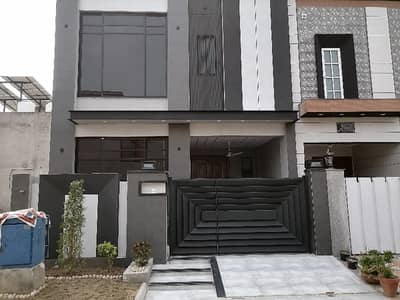 5 Marla House In Central Green City For sale