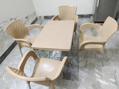citizen chairs with table