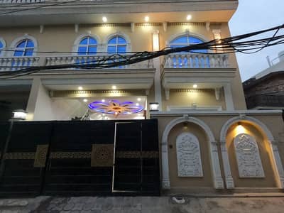 Idyllic Prime Location House Available In Peshawar Road For sale