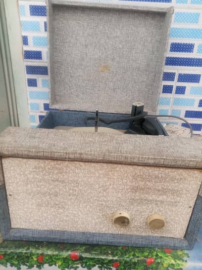 vintage turntable Marconi and Densitte