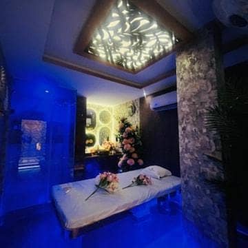 Hiring Female therapist for Spa and Salon