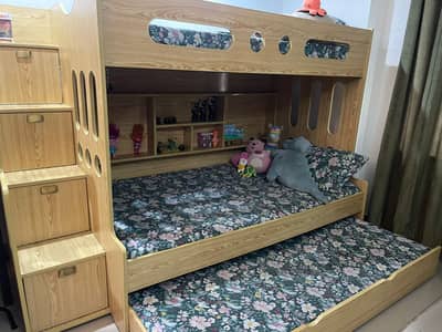 Bunk bed with sliding trundle bed