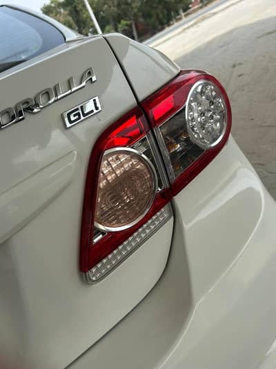 corolla GLI 2011  new light